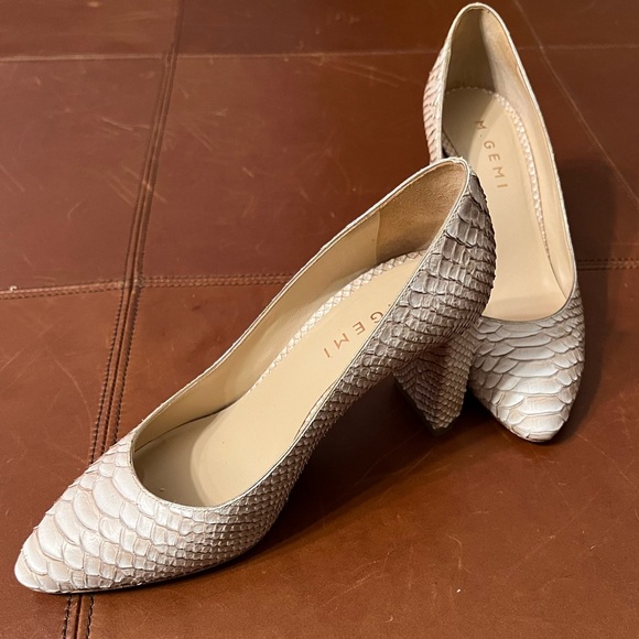 M. Gemi Lustro Creamy beige Snakeskin pumps in beautiful condition. Size 35 1/2 - Picture 6 of 7